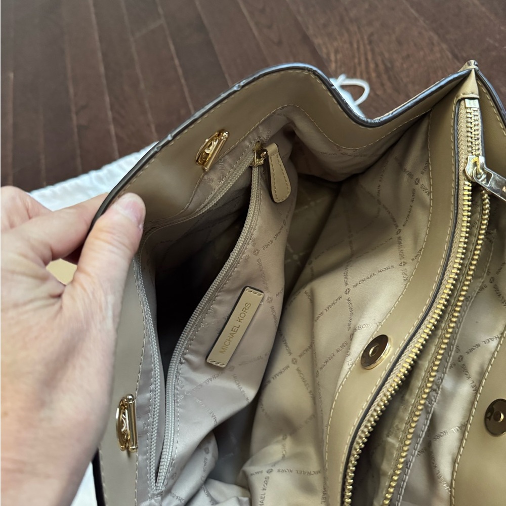 Michael Kors purse and wallet - Picture 5 of 16